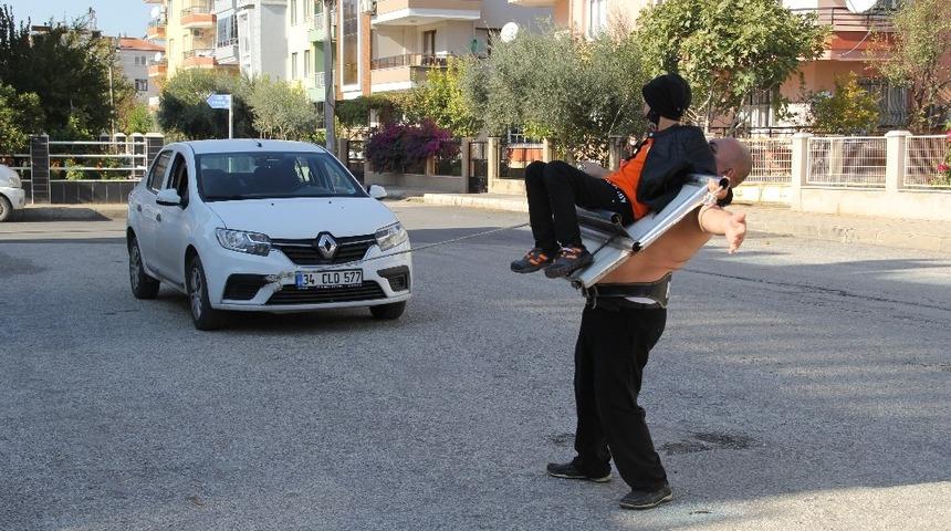 İzmir'de yaşayan &lsquo;Mıknatıs Adam&rsquo; yetenekleriyle sınır tanımıyor