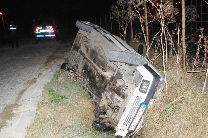 Sokağa çıkma kısıtlamasında kaza: Şarampole devrilen otomobil sürücüsü yaralandı G3