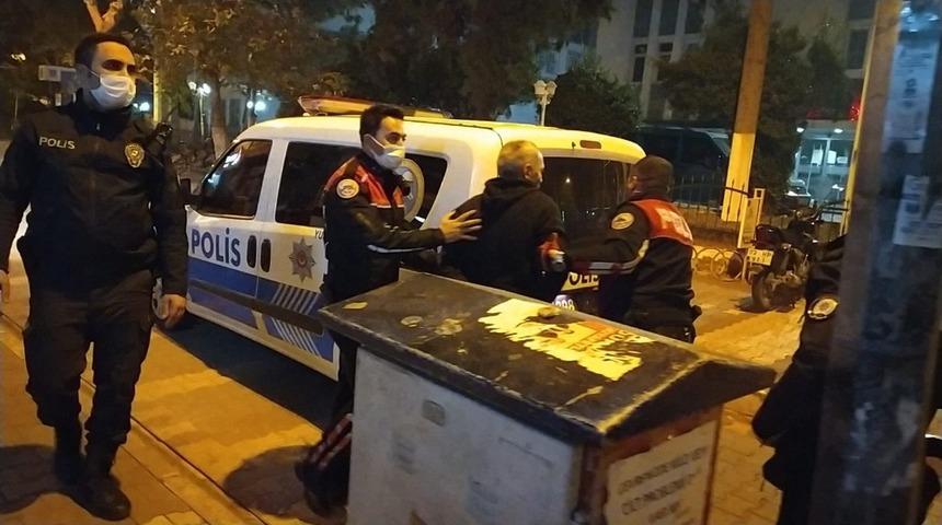 Kısıtlama saatinde maskesiz sokakta gezen şahsa ceza