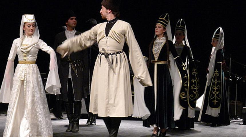 "Candan &ouml;nce onur gelir" diyen &Ccedil;erkes milletinin 10 harika &ouml;zelliği