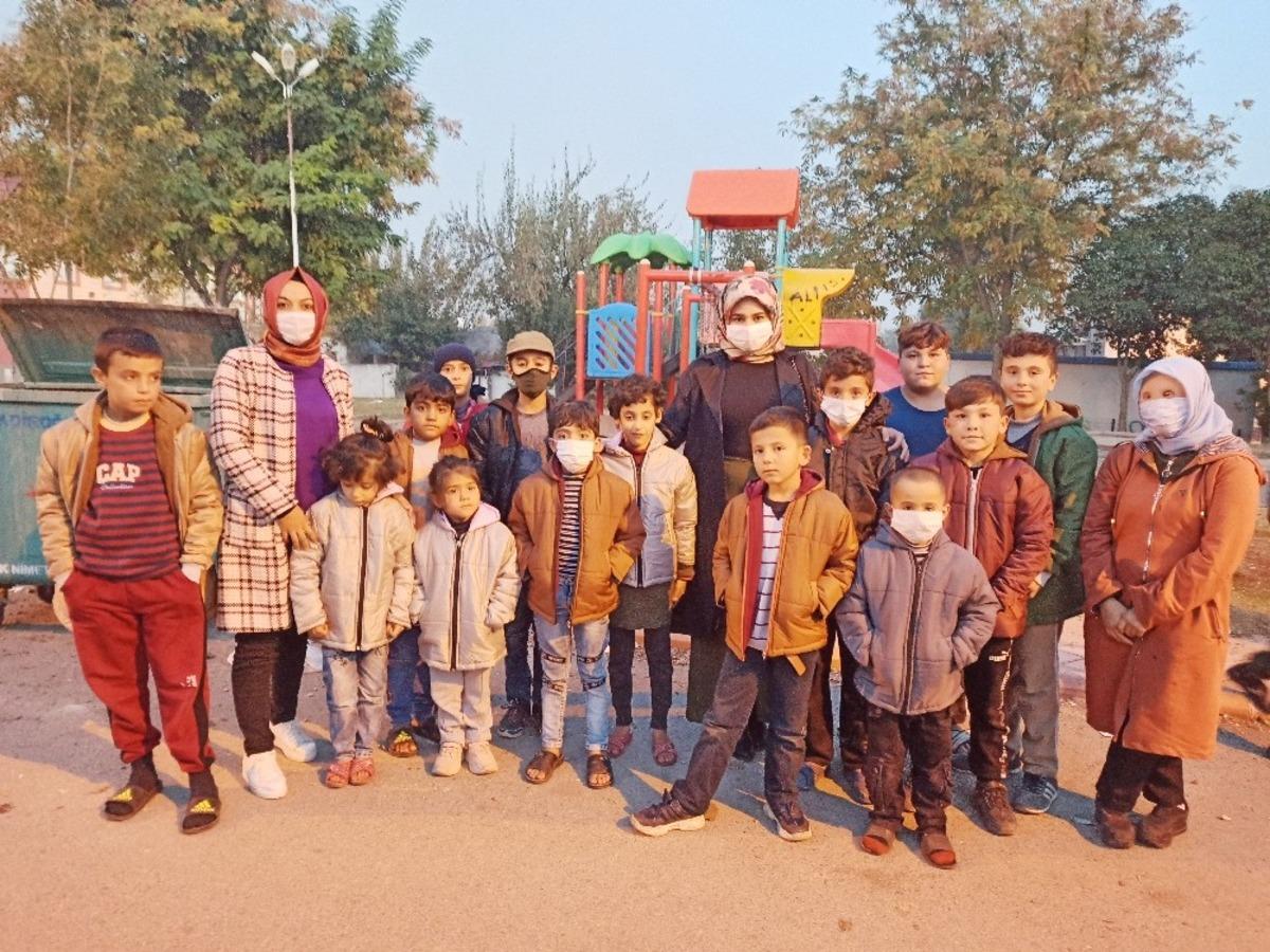 &Ccedil;ocuklar &uuml;ş&uuml;mesin diye mont ve bot yardımı yapıldı