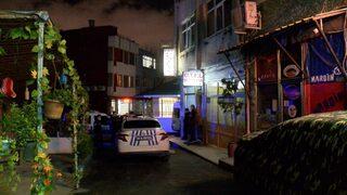 Fatih'te hareketli anlar! Otelden çıkarken silahlı saldırıya uğradı