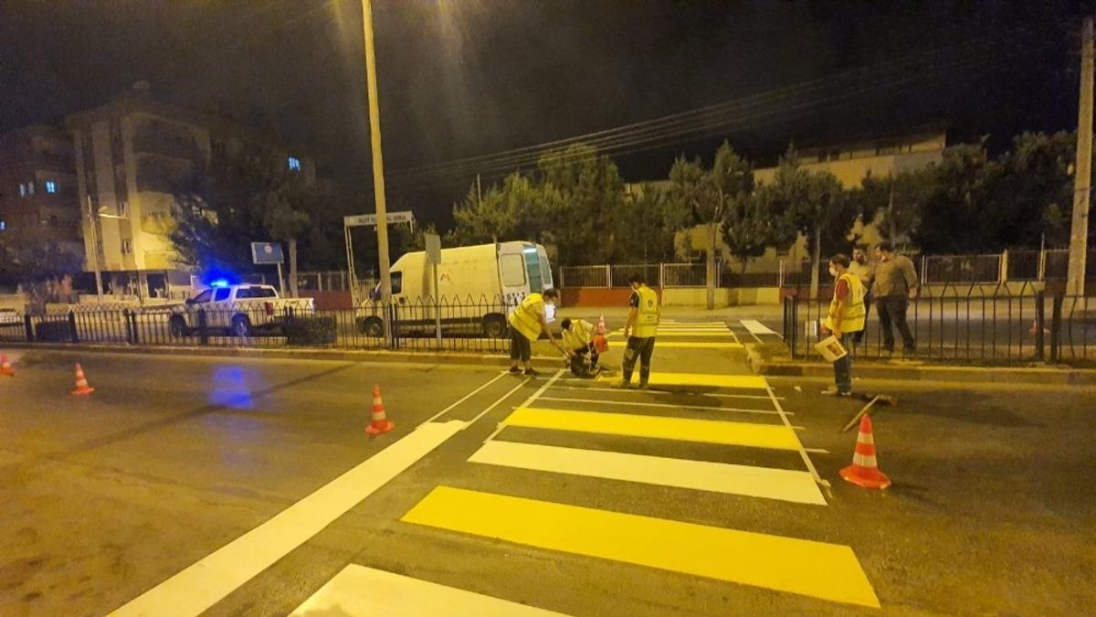 B&uuml;y&uuml;kşehir Belediyesi yol &ccedil;izgi ve yaya ge&ccedil;idi &ccedil;alışmalarına devam ediyor