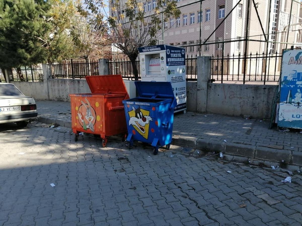 &Ccedil;&ouml;p konteynerleri &ccedil;izgi film karakterleriyle s&uuml;sleniyor