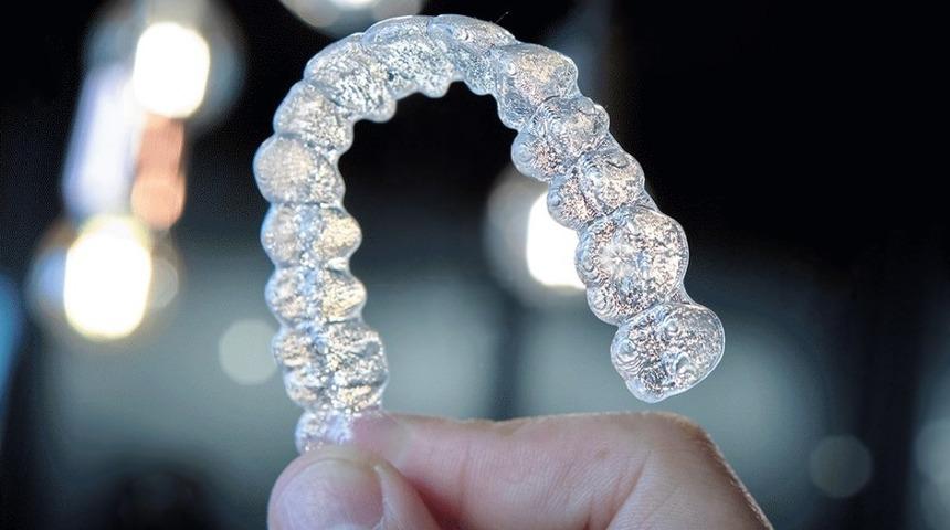 Van&rsquo;da diş teline alternatif &lsquo;şeffaf plak&rsquo; tedavisine başlandı