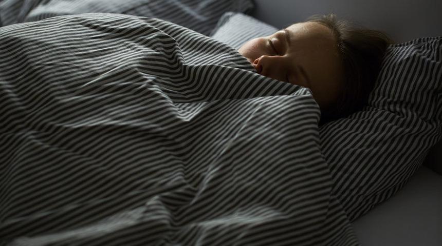 60 saniyede uykuya dalmanızı sağlayan 4-7-8 y&ouml;ntemi!