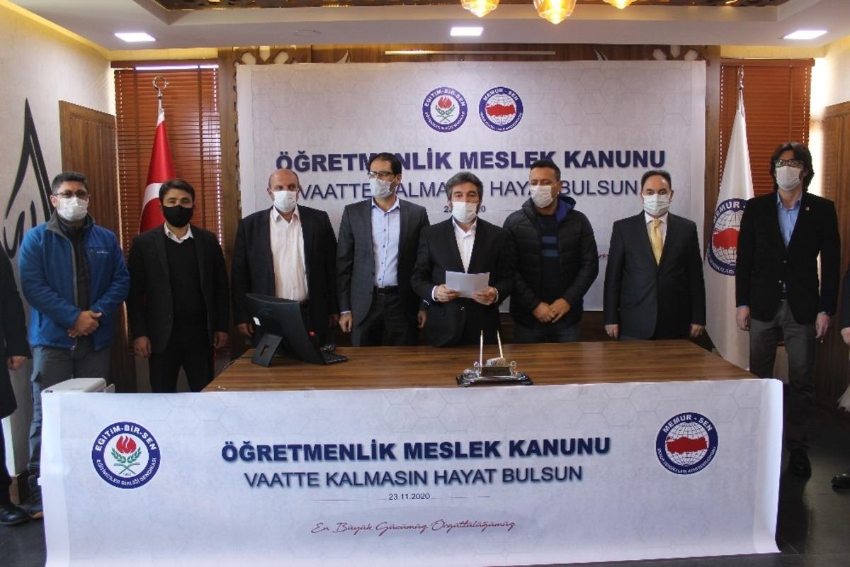 Karataş: &ldquo;&Ouml;ğretmenlik Meslek Kanunu vaatte kalmasın, hayat bulsun&rdquo;
