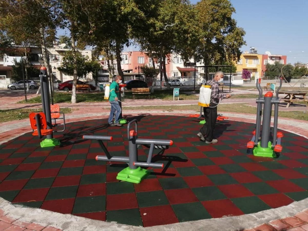Ceyhan&rsquo;da &ccedil;ocuk oyun parkları dezenfekte ediliyor