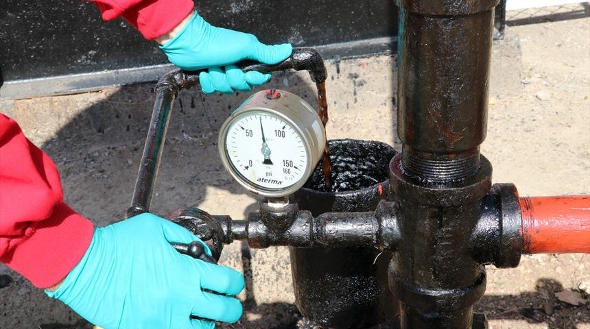 Emektar kuyudan 72 yıldır petrol çıkarılıyor