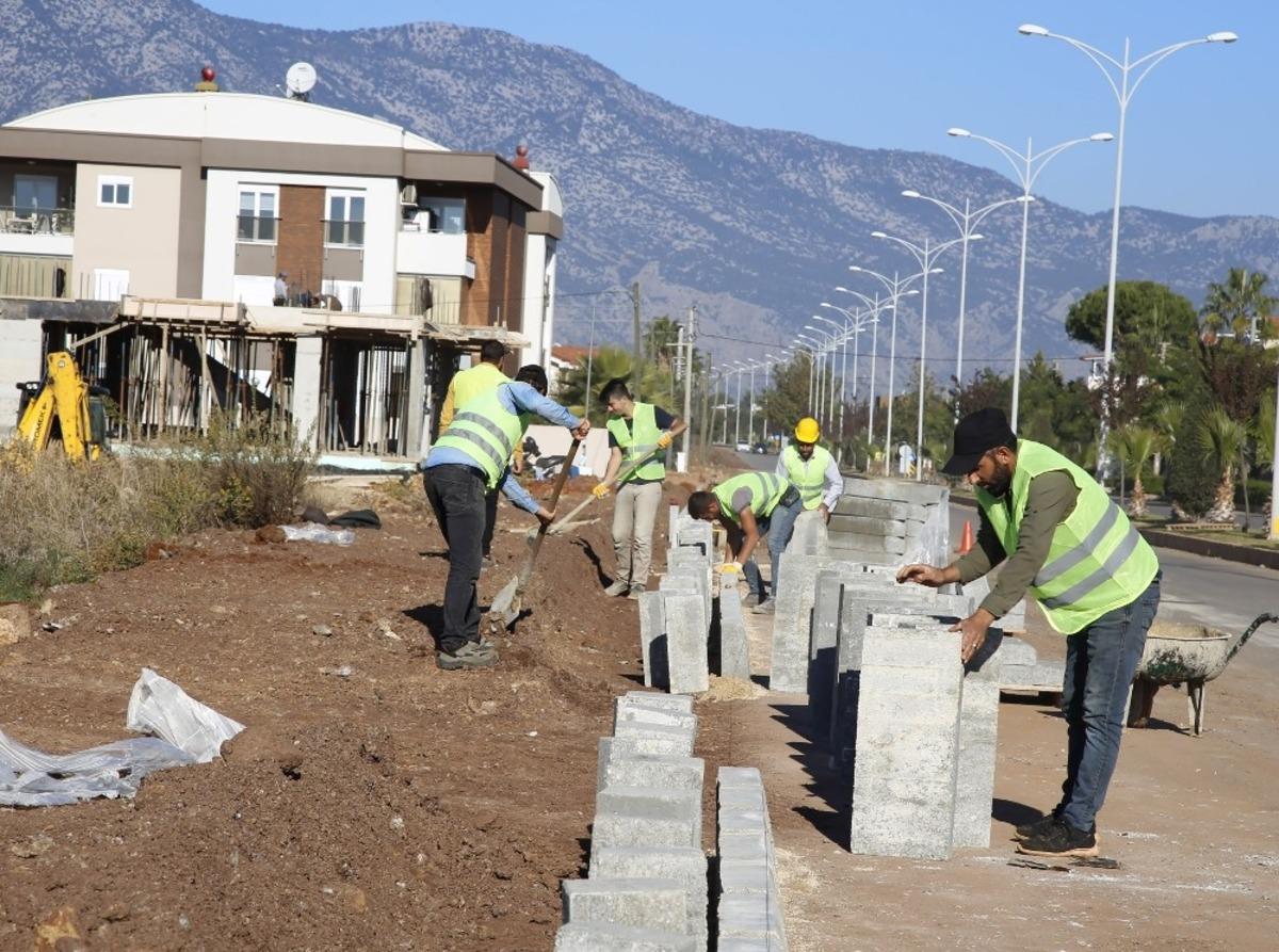 D&ouml;şemealtı&rsquo;nda kaldırım ve peyzaj &ccedil;alışması