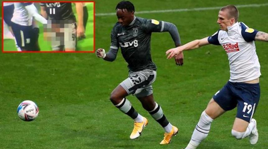 Darnell Fisher'den maçta şok haraket! Callum Paterson'ın cinsel organına iki kez elledi