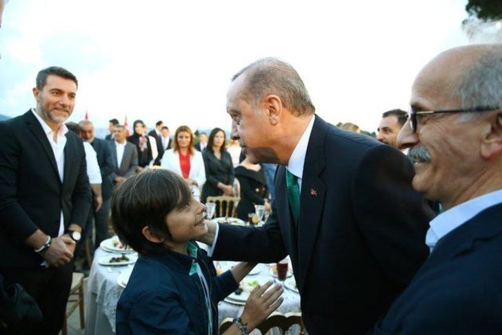 Erdoğan'ın iftar yemeğine ünlüler akın etti G2