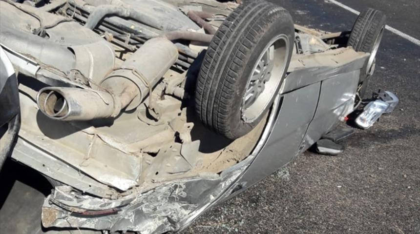 Şanlıurfa'da devrilen otomobildeki 3 kişi yaralandı