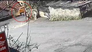 Sarıyer'de feci kaza! Taksi evin bahçesine girdi