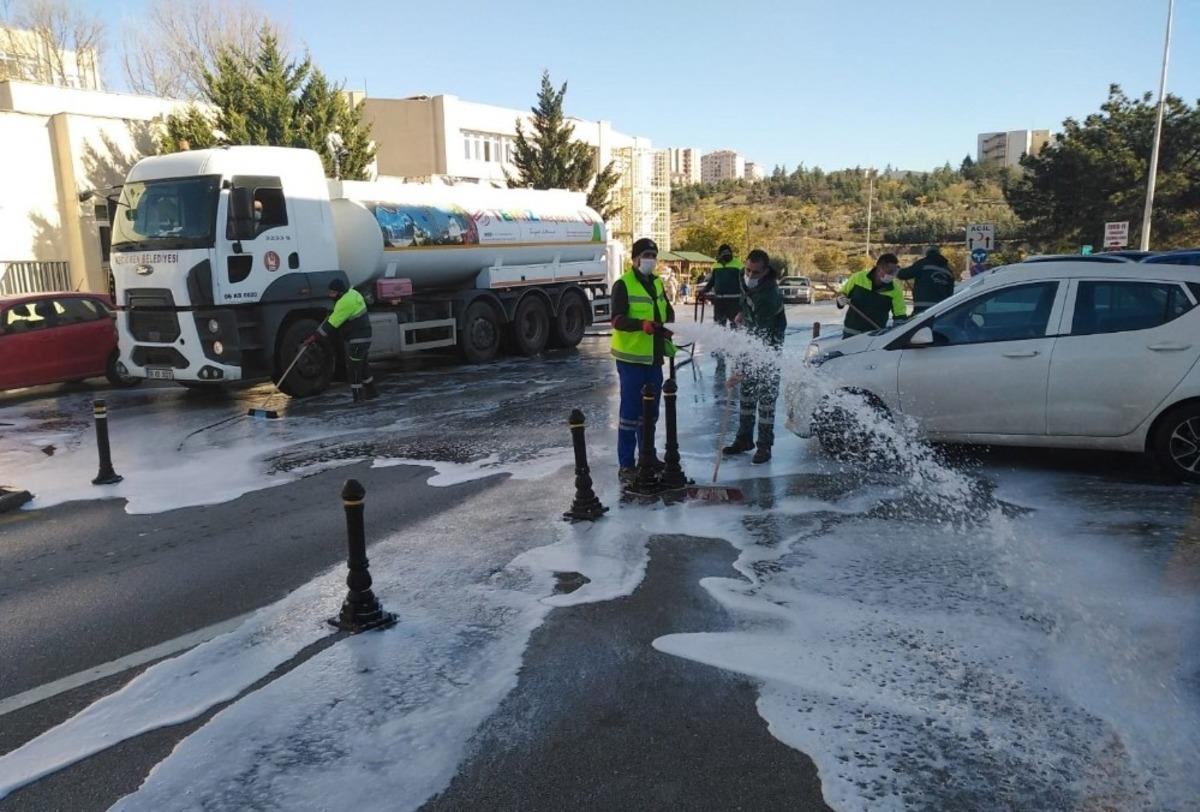 Ke&ccedil;i&ouml;ren Belediyesinden hastanelere dezenfekte hizmeti