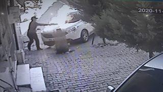 Esenyurt'ta şoke eden olay! Otomobili güpegündüz böyle kundakladı