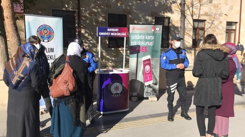 Bayburt&rsquo;ta kadına y&ouml;nelik şiddete karşı stant kuruldu