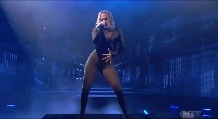 51 yaşındaki Jennifer Lopez'den seksi şov! Geceye damga vurdu G2