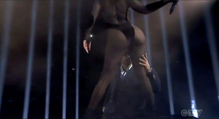 51 yaşındaki Jennifer Lopez'den seksi şov! Geceye damga vurdu G4