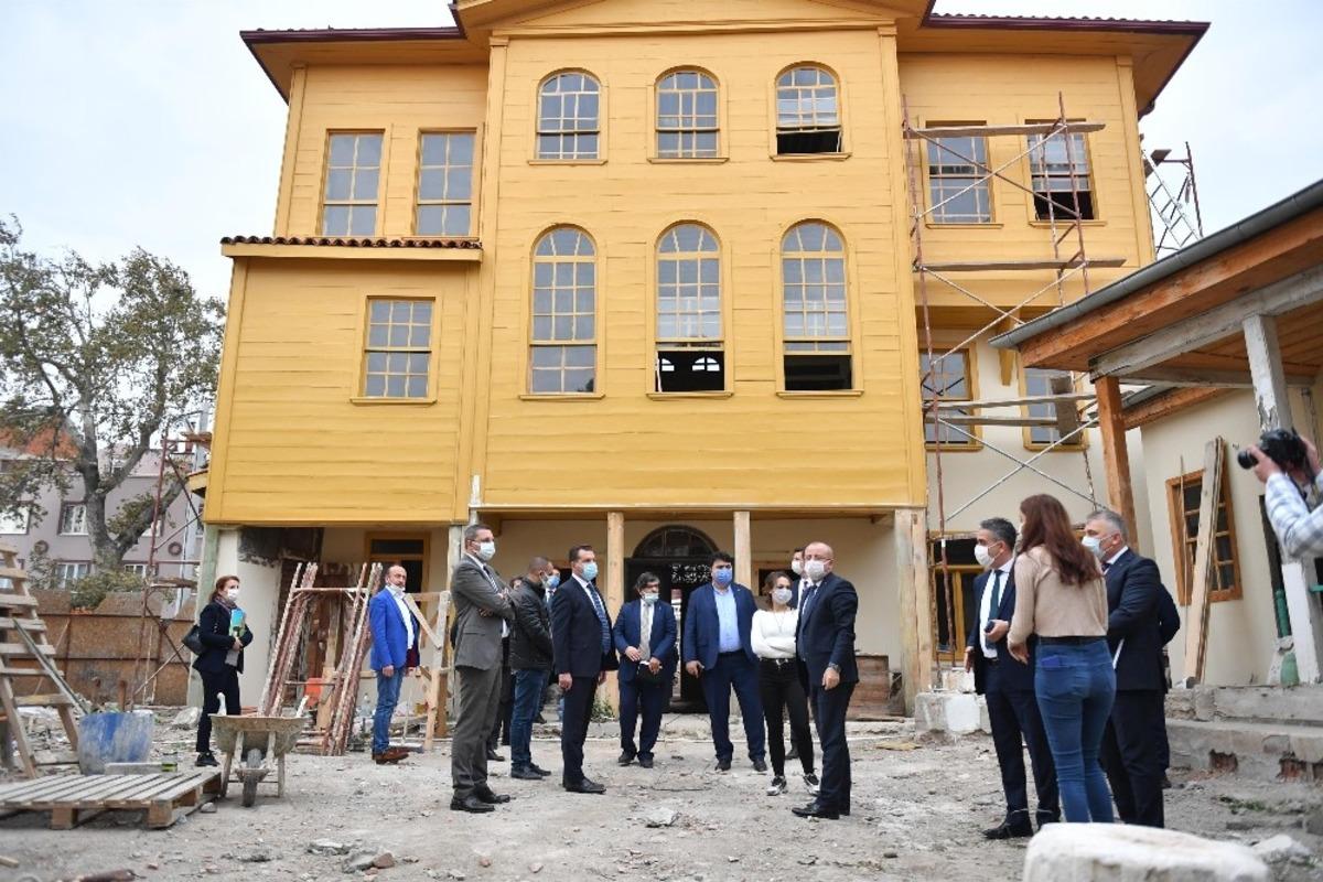 Balıkesir&rsquo;de tarihi yapılar ayağa kalkıyor