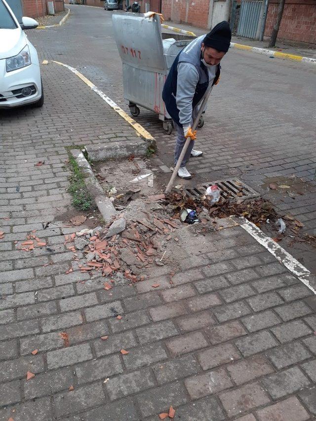 Başiskele’de cadde ve sokaklar aralıksız temizleniyor