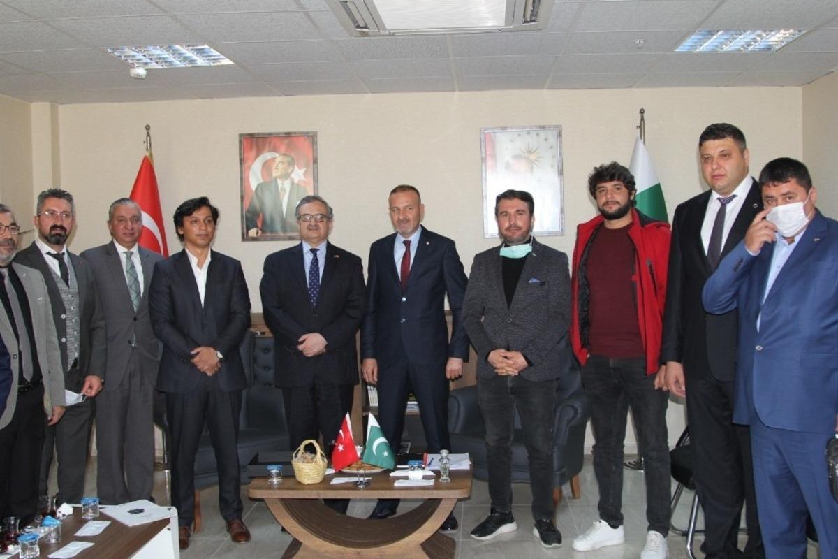 Pakistan B&uuml;y&uuml;kel&ccedil;isi Konya&rsquo;da