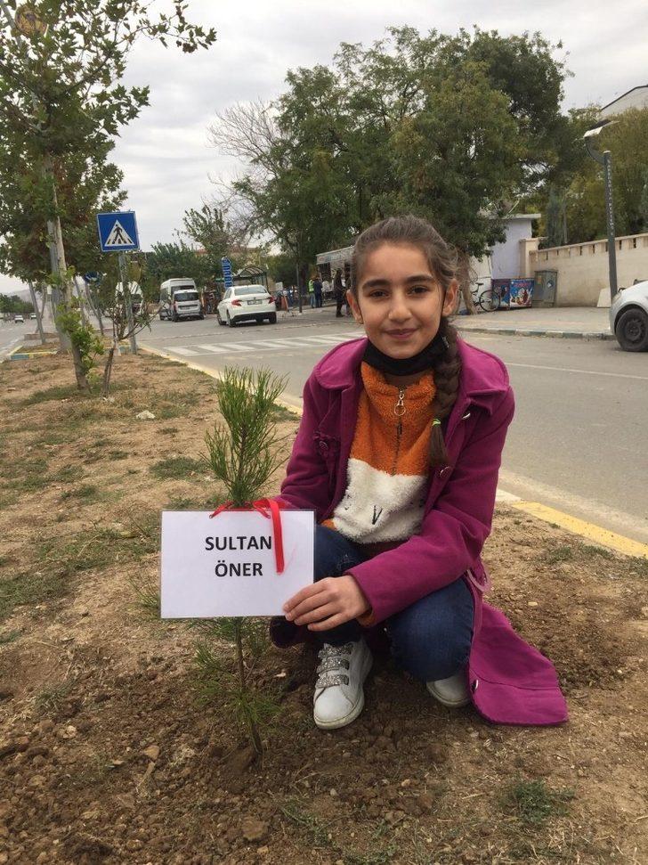 Gercüş’te Ağaçlar Kitaplarla Büyüyor Projesi başladı G2