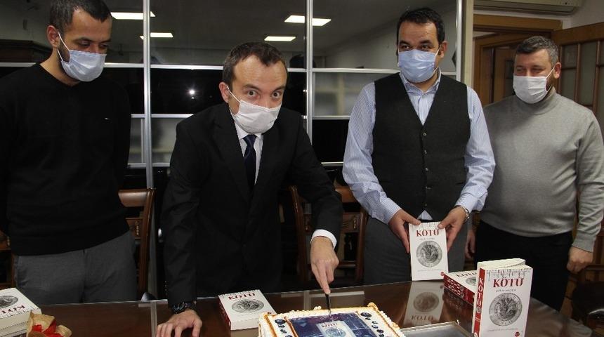 Gen&ccedil; muhasebecinin yazdığı polisiye roman b&uuml;y&uuml;k ilgi g&ouml;rd&uuml;