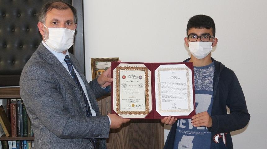 Ağrı&rsquo;da hafızlık eğitimini tamamlayan &ouml;ğrencilere belgeleri verildi