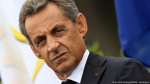 Sarkozy rüşvet vermekten hakim karşısında