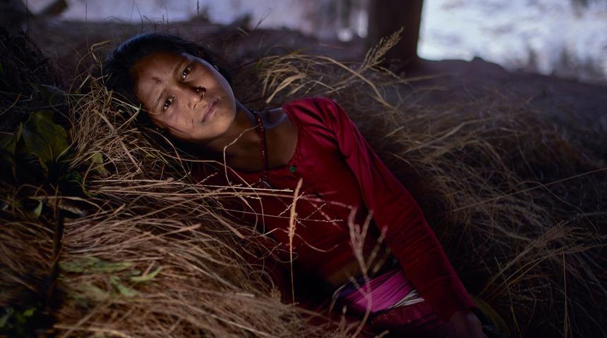 Adet d&ouml;nemlerinde s&uuml;rg&uuml;ne g&ouml;nderilen Nepalli kadınların trajik hikayeleri