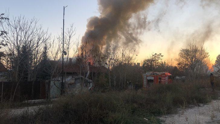 Metruk binada çıkan yangın korkuttu G2