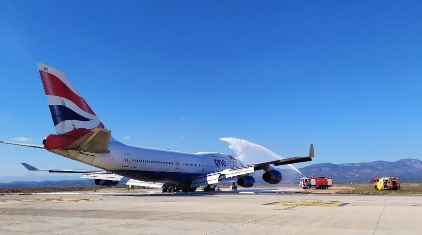 İspanya&rsquo;da yolcu u&ccedil;ağı alev aldı