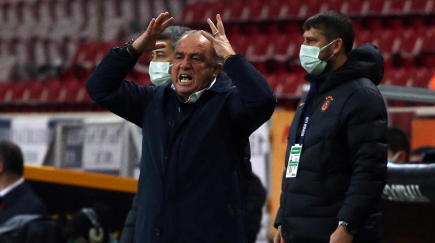 Fatih Terim maç sonunda sinirlerine hakim olamadı!