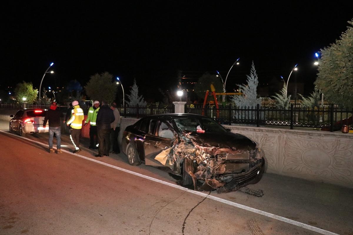 Erzincan'da kamyonet ile otomobil &ccedil;arpıştı: 7 yaralı