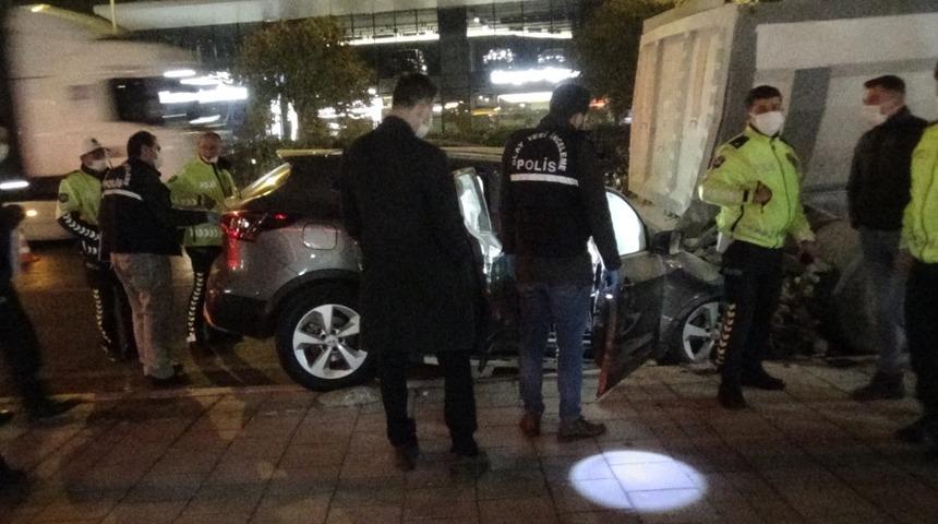 İzmir&rsquo;de feci kaza: Polis memuru hayatını kaybetti