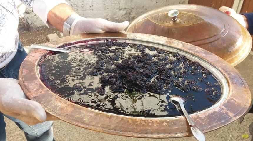 Fiyatı dudak uçuklatıyor! Urmu pekmezi ölümcül hastalıklara bile şifa oluyor...