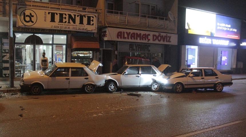Bursa'da zincirleme trafik kazası: 2 yaralı