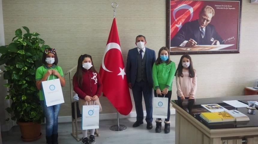 Başarılı &ouml;ğrencilere &ouml;d&uuml;lleri verildi