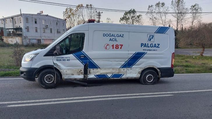 Kocaeli’de minibüs ile otomobil çarpıştı G2