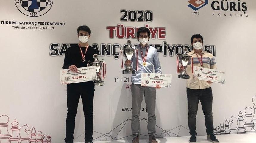 Şampiyonların şampiyonasında k&uuml;rs&uuml;ye Yaşar &Uuml;niversitesi damgası