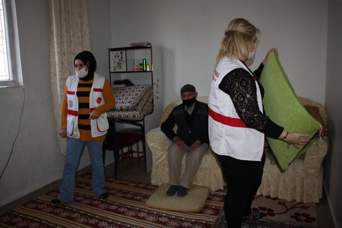 Yenişehir Belediyesi yardıma muhta&ccedil; aileleri unutmadı