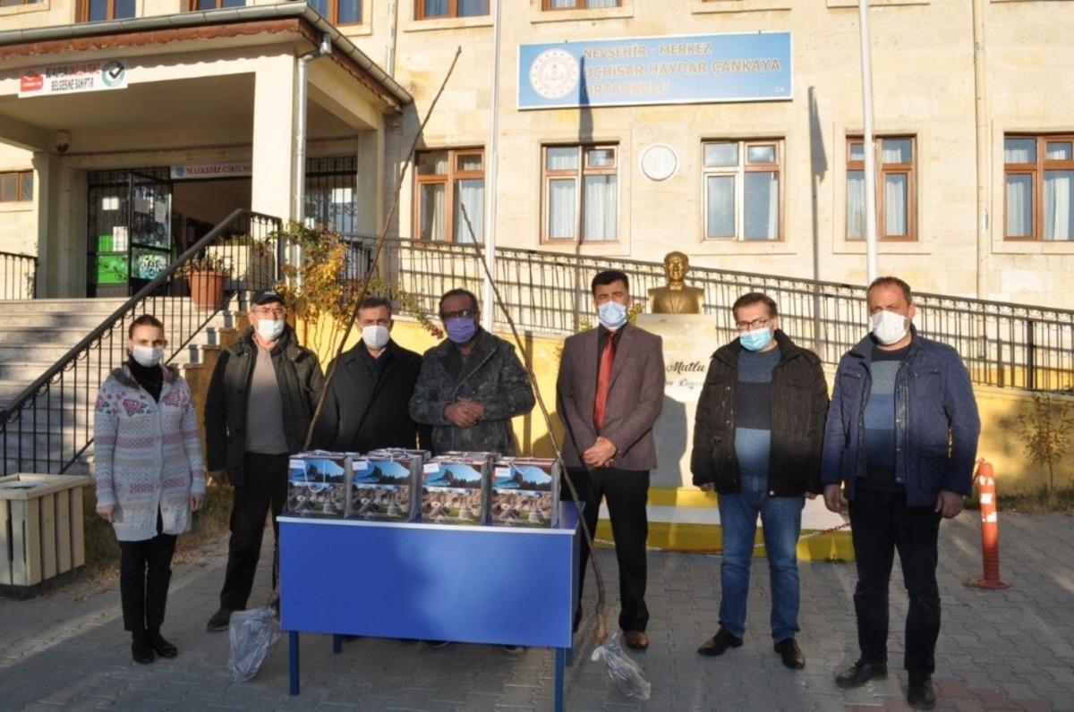 U&ccedil;hisar Belediye Başkanı Osman S&uuml;sl&uuml;&rsquo;den &ouml;ğretmenlere 24 Kasım hediyesi