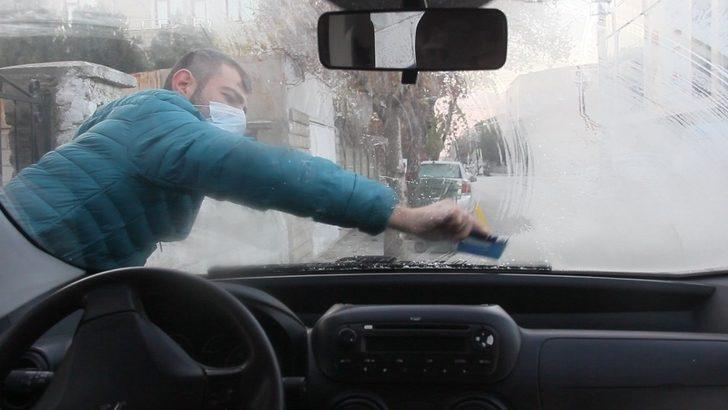 Erzincan’da araç camları buz tuttu G1