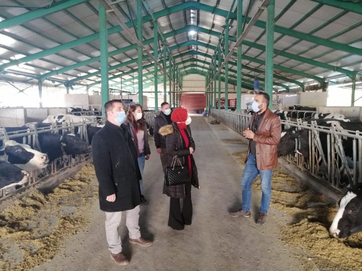 Kaymakam Kurt&rsquo;un besihane ve s&uuml;t &uuml;retim tesisini ziyareti