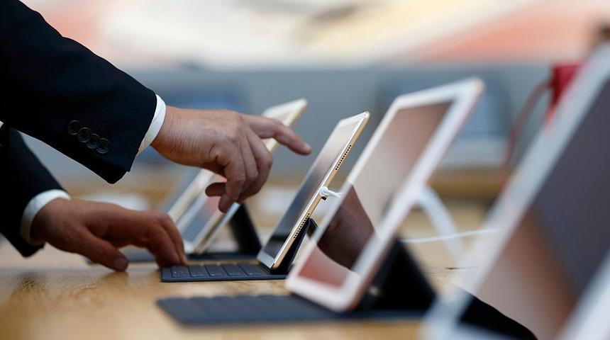 Apple'ın k&uuml;resel g&uuml;venlik sorumlusu hakkında r&uuml;şvet su&ccedil;lamasıyla dava a&ccedil;ıldı