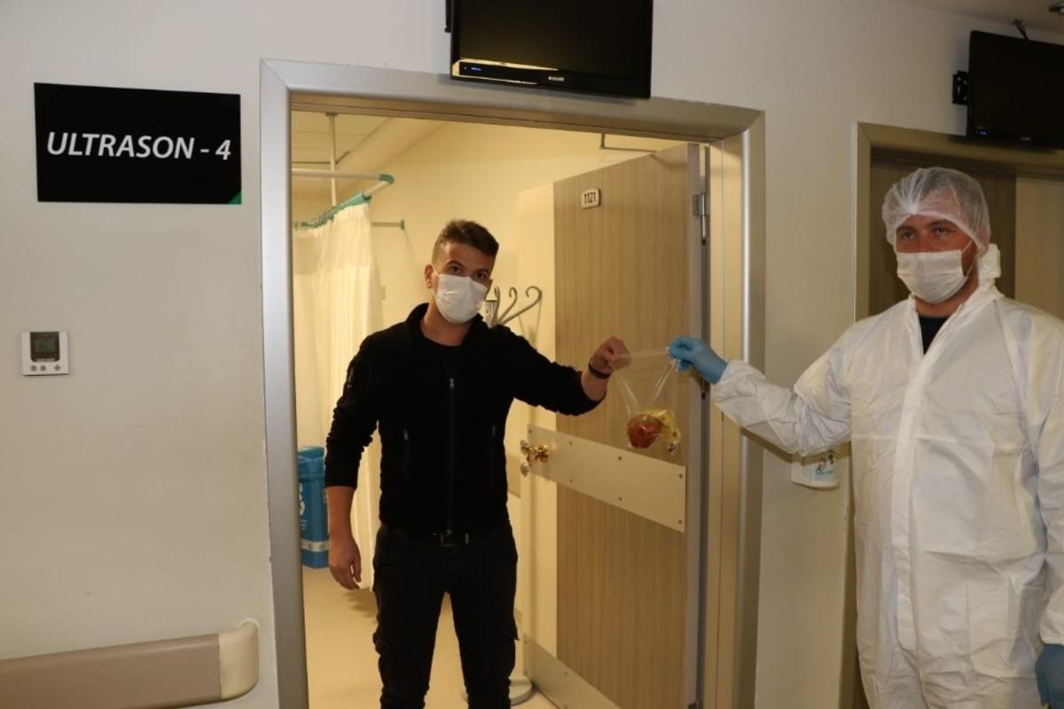 B&uuml;y&uuml;kşehir sağlık &ccedil;alışanlarına meyve desteği veriyor