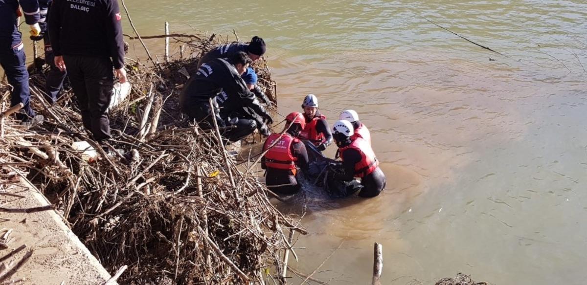 Giresun&rsquo;da dereye u&ccedil;an aracın kayıp s&uuml;r&uuml;c&uuml;s&uuml;n&uuml;n cansız bedeni bulundu