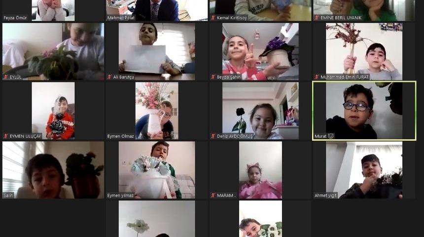 &Ouml;ğretmenler G&uuml;n&uuml;&rsquo;nde EBA ekranları &ccedil;i&ccedil;ek a&ccedil;tı