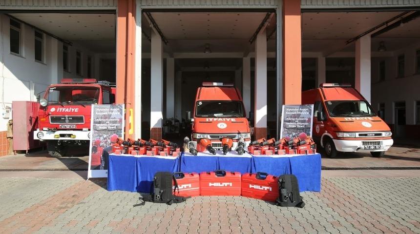 Kocaeli itfaiyesine kurtarma malzemesi desteği yapıldı